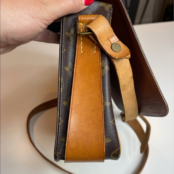 Louis Vuitton Cartoushiere GM Crossbody - Picture 6 of 12